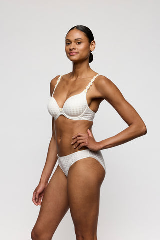 AVERO Ivory Petal Rioslip
