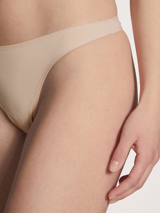 String, low cut