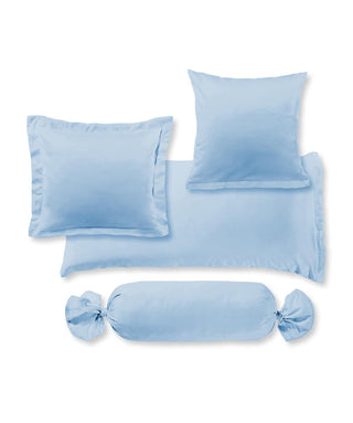 S-009100 | colours | fleuresse | Hellblauer Kissenbezug aus edlem Mako Satin |  6056 BLEU  | 100% Baumwolle | 4043202097795