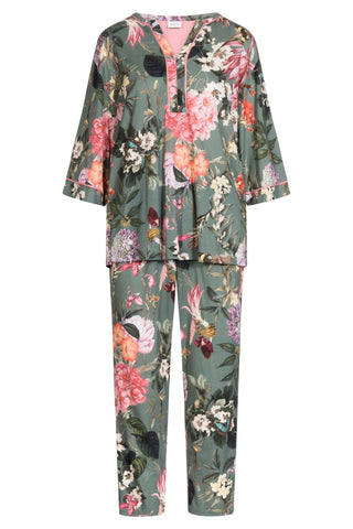 Pajamas 1223601