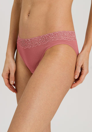 Moment's mini briefs