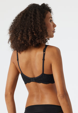 Soft bra with cup