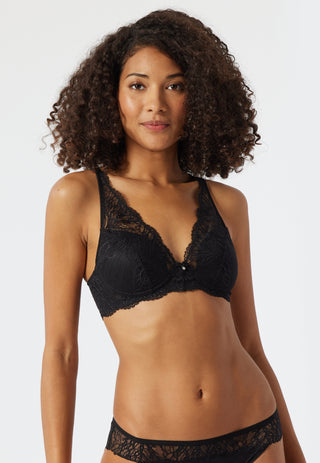 Soft bra with cup